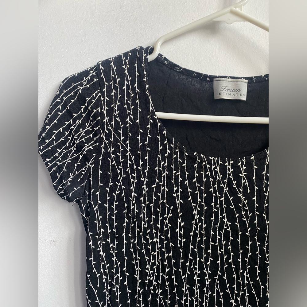 Black Short Sleeve Scoop Neck Top with White Vine Stitching